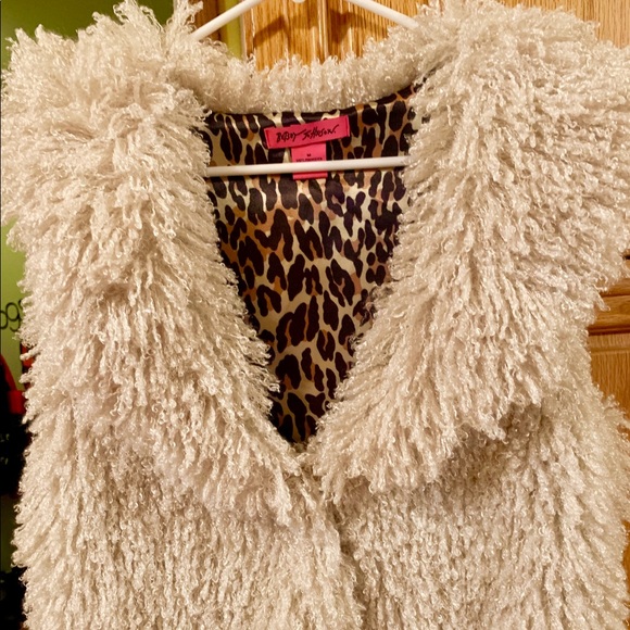 Betsey Johnson Other - Betsey Johnson fluffy cream vest Medium